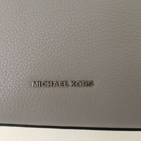 ⛔️SOLD⛔️ MICHAEL KORS Lillie Large Messenger Bag - Picture 6 of 15